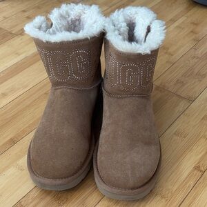 UGG women’s classic. UGG gem mini wool lined suede winter boots in chestnut.